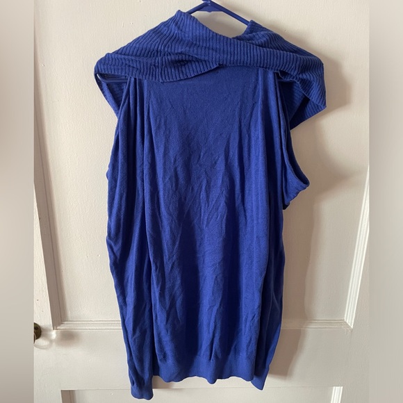 Michael Kors cold shoulder sweater - Picture 7 of 7